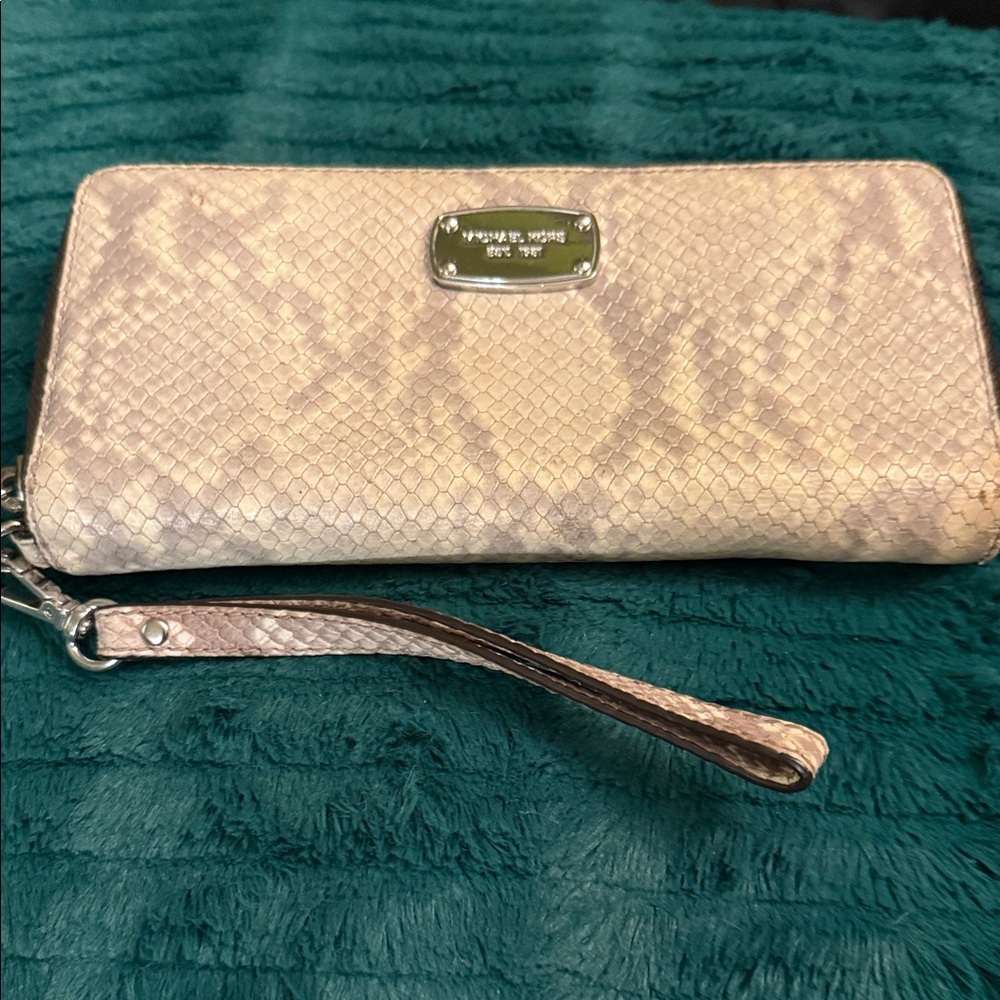 Elegant Cream Wristlet Clutch